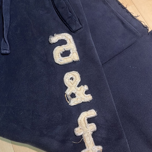 Abercrombie sweatpants - Picture 3 of 9